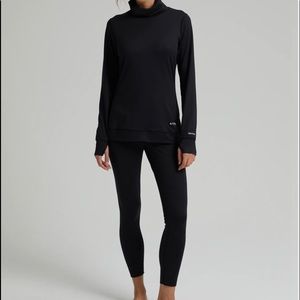 Burton Women's Black Midweight Base Layer Long Neck Shirt. Sz M. NWT & box.